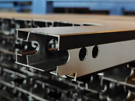 알루미늄 슬라이딩 프로필은 남아프리카 시장에 대한 파우더 코팅으로 제조됩니다.