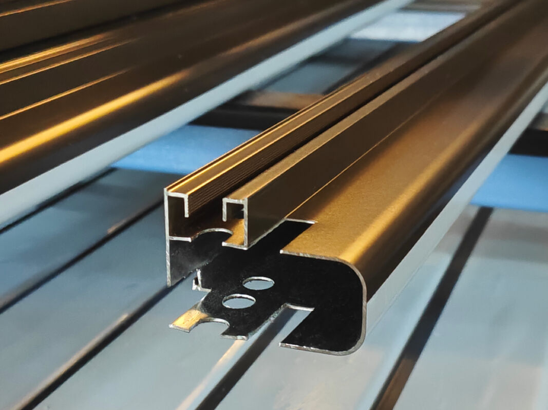 판티오 문과 창문용 알루미늄 프로필 6063 합금 가루 코팅